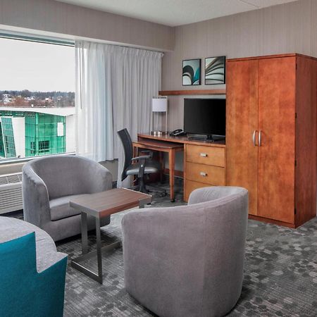 Courtyard By Marriott Stamford Downtown Hotel Bagian luar foto