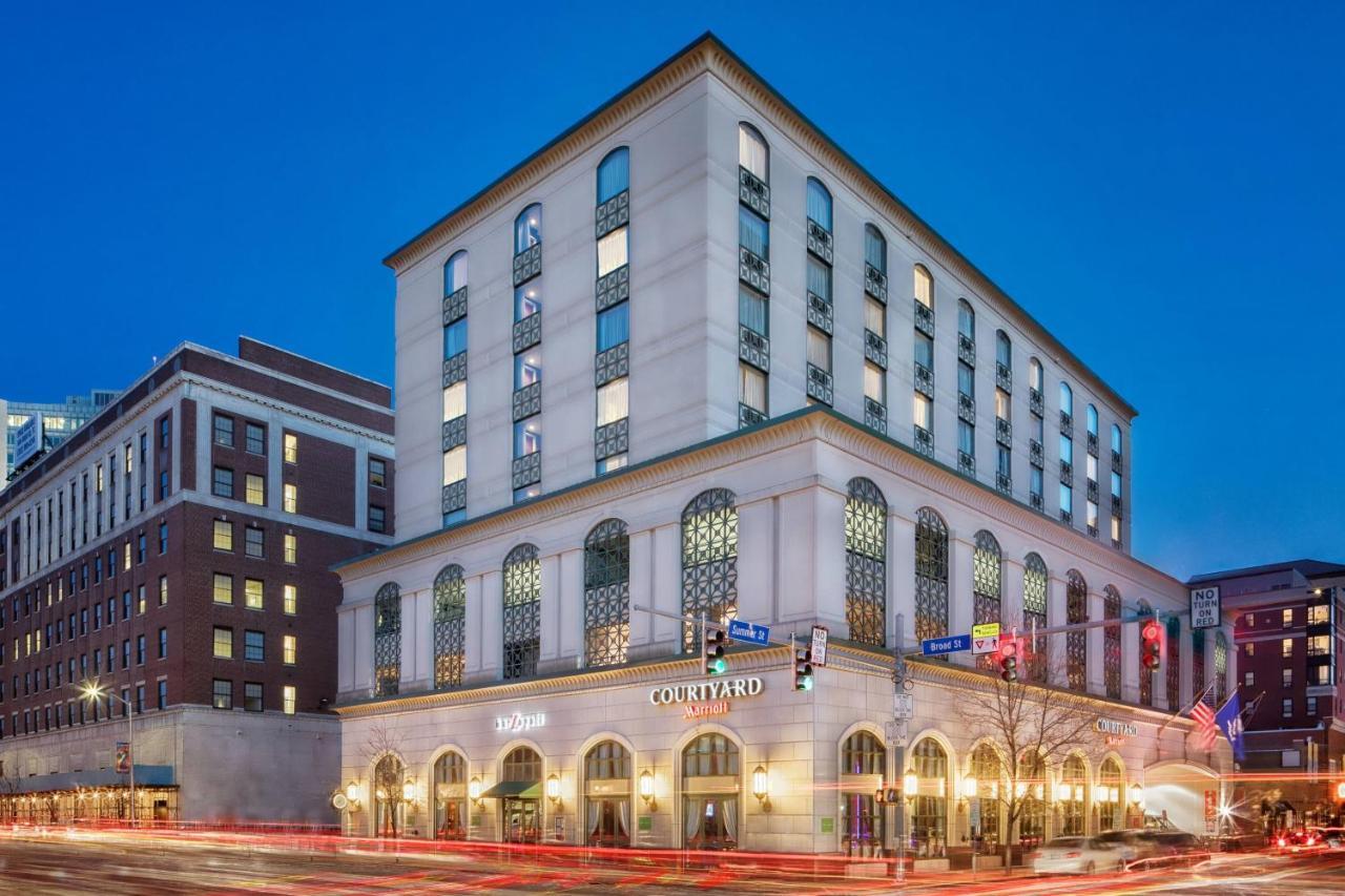 Courtyard By Marriott Stamford Downtown Hotel Bagian luar foto
