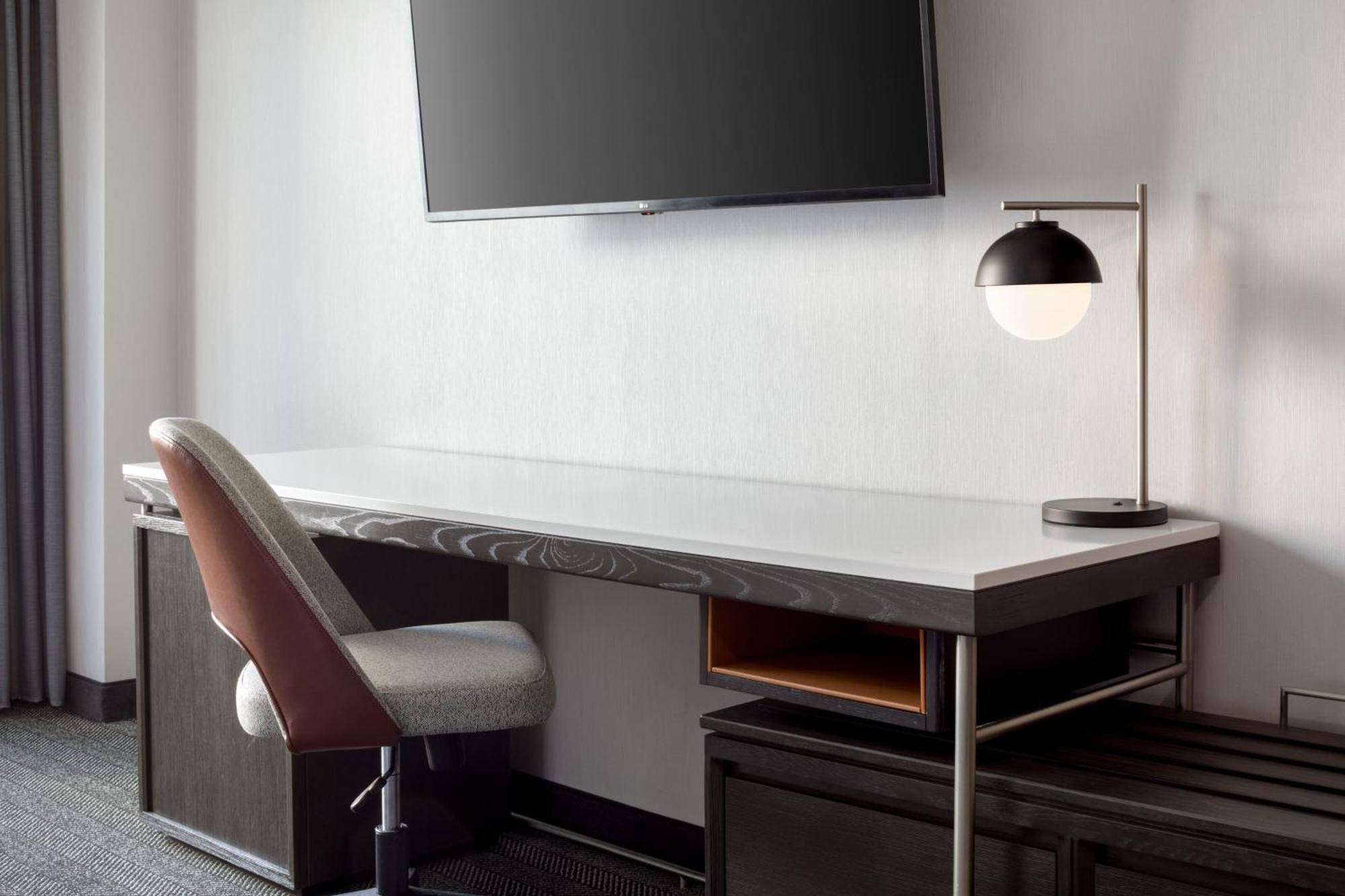 Courtyard By Marriott Stamford Downtown Hotel Bagian luar foto