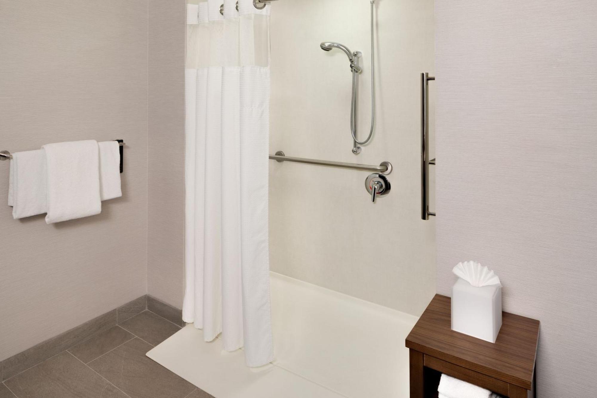 Courtyard By Marriott Stamford Downtown Hotel Bagian luar foto