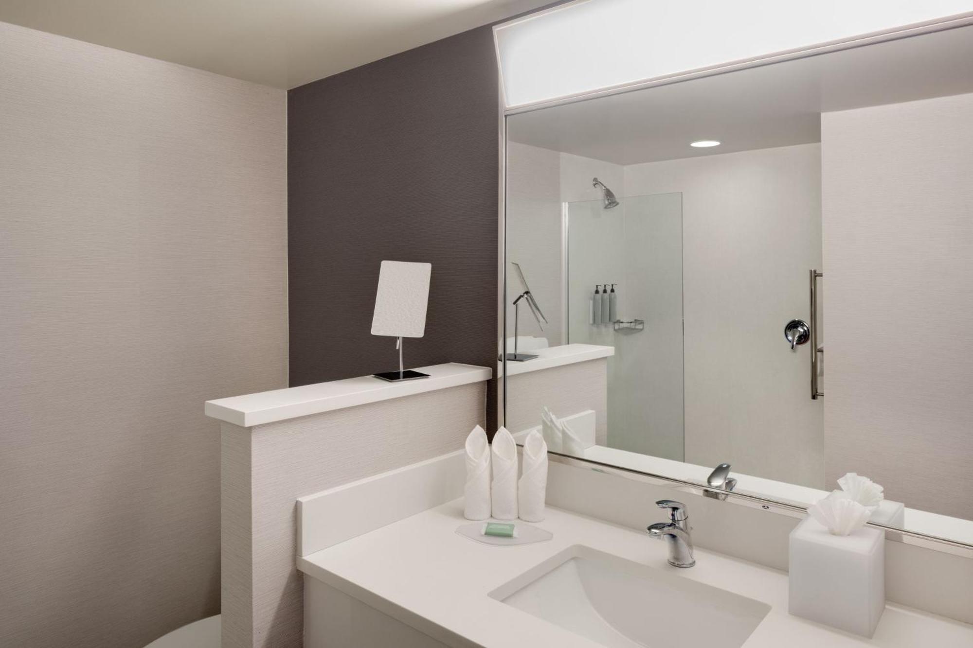 Courtyard By Marriott Stamford Downtown Hotel Bagian luar foto