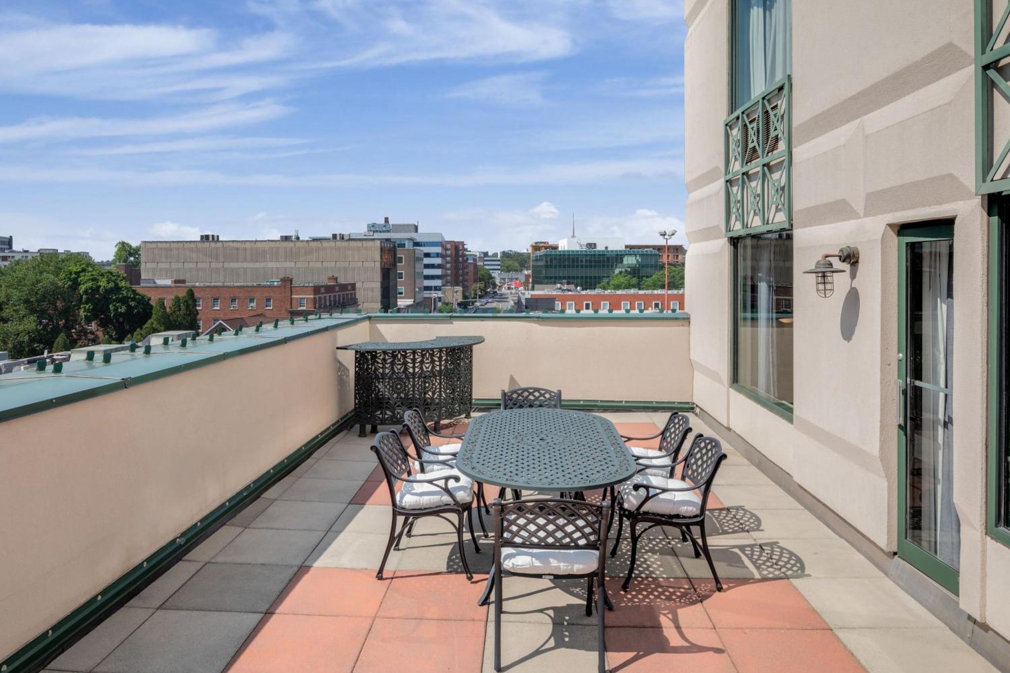 Courtyard By Marriott Stamford Downtown Hotel Bagian luar foto