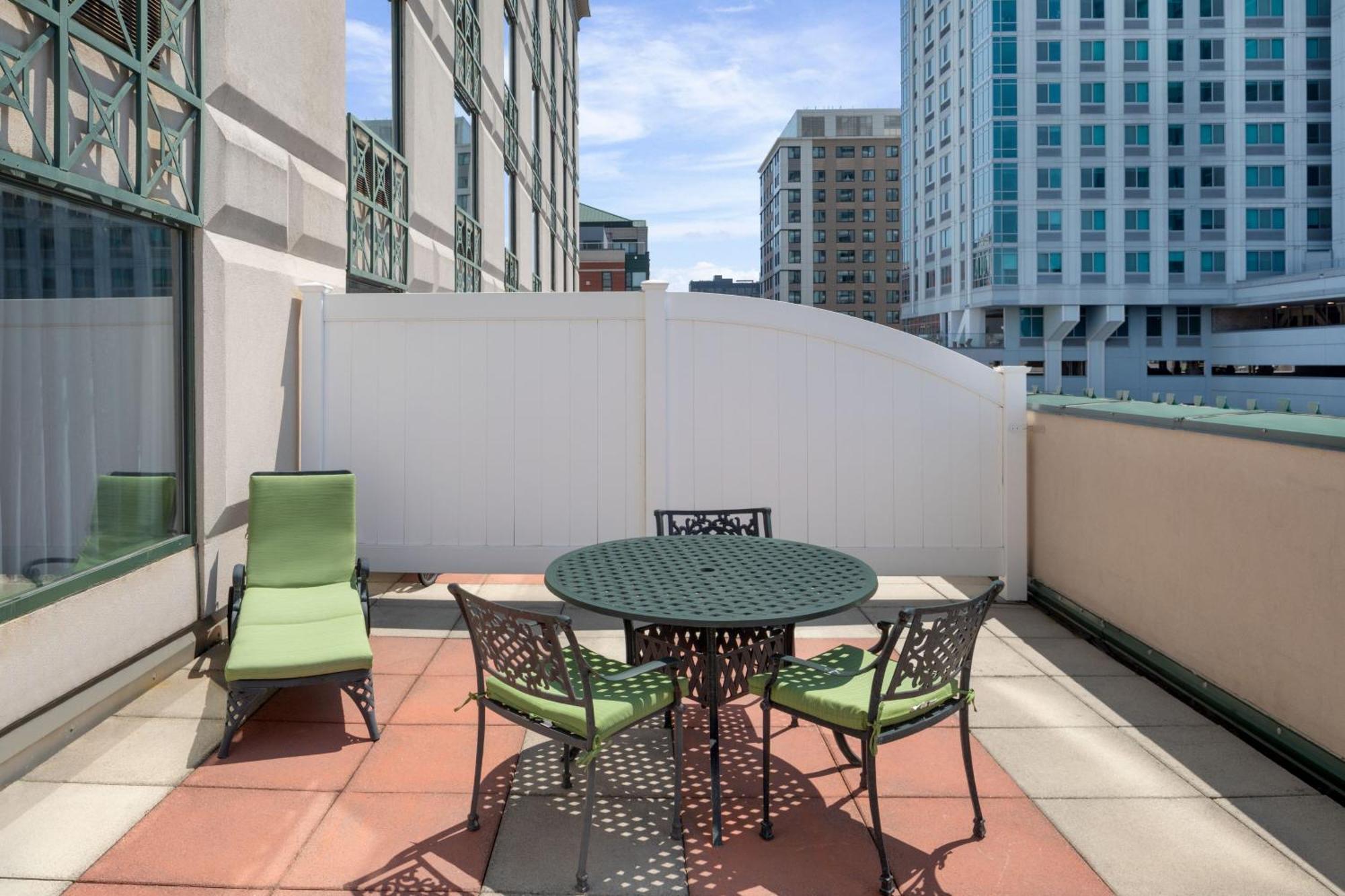 Courtyard By Marriott Stamford Downtown Hotel Bagian luar foto