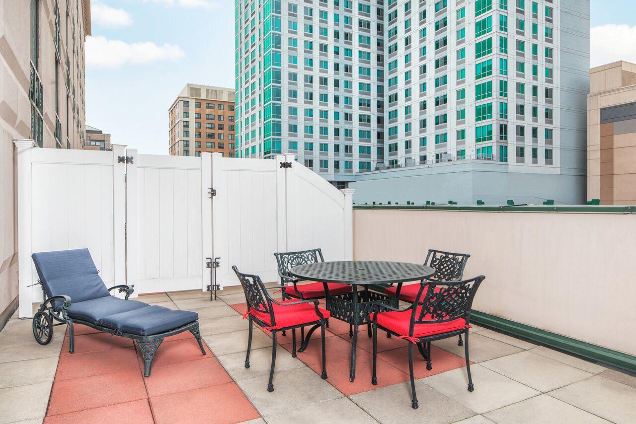 Courtyard By Marriott Stamford Downtown Hotel Bagian luar foto